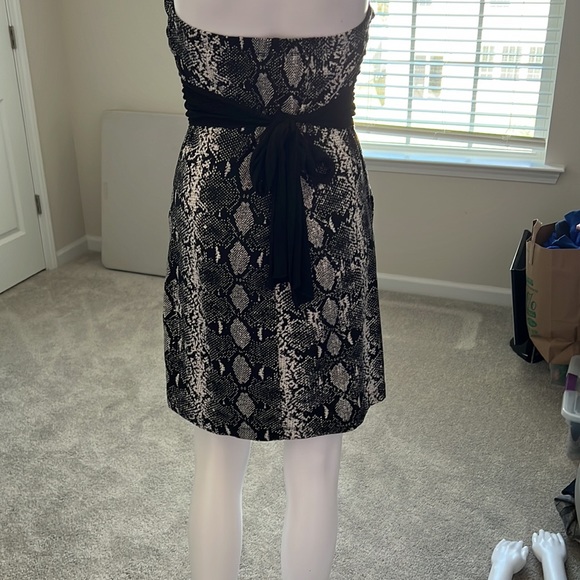 Adorable Strapless Mini Dress w/pockets - Picture 4 of 6